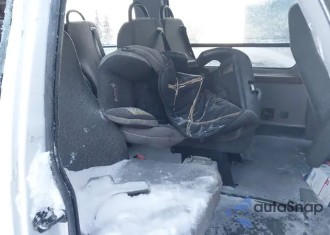 2008 Ford E-350 Super Duty Commercial z USA, uszkodzony, nr VIN 1FTSS34P48DB38267